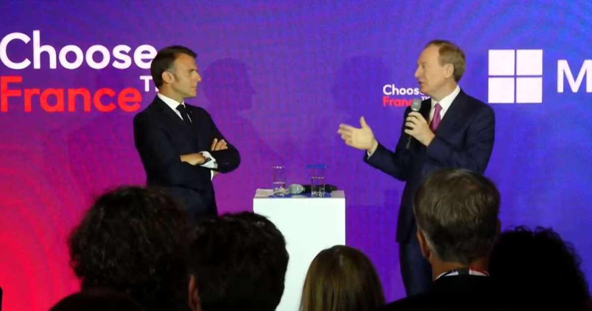 Photo of French President Emmanuel Macron and Microsoft President Brad Smith